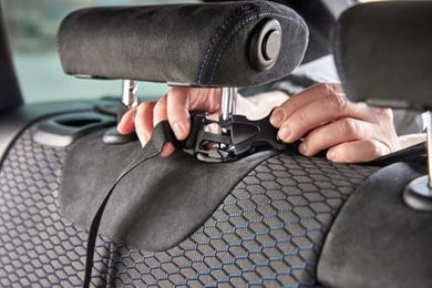 WOLTERS Clean Car Autoschondecke aus Polyester wasserdicht Schwarz – Bild 1 von 5