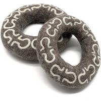 Produktbild von Wooliie Alchemy Life & Death Ring Handgefertigtes Spielzeug aus 100 % Naturschurwolle Grau