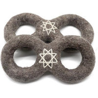 Produktbild von Wooliie Hundespielzeug Infinity Ring aus Bio-Schurwolle in Grau