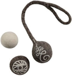 Wooliie Katzen-Spielset aus 100 % Naturwolle in Grau mit Rope Ball und Rattle Ball (3er-Bundle) – Bild 1 von 1