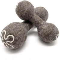 Produktbild von Wooliie Life After Death Dumbbell Wurfspielzeug aus 100 % naturbelassener Schurwolle in Grau