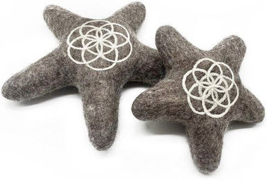Wooliie Seed of Life Star Wurfspielzeug aus 100 % naturbelassener Schurwolle in Grau – Bild 1 von 1