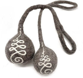 Wooliie Unalome Rope Ball Hundespielzeug aus Bio-Schurwolle in Grau – Bild 1 von 2