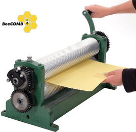 Produktbild von xtradefactory Bienenwachs Mittelwand Prägewalze XT45 45cm 5,4mm