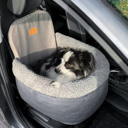 your GEAR Frontera Hundeautositz mit Memory Foam und Sicherheitsgurt aus Teddy-Stoff für kleine und mittlere Hunde 60x53 cm Grau – Bild 1 von 4
