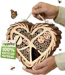 Zooprinz Insektenhotel Insektenhaus mit Aufhängung, Herzform XXL, Vollholz, Bambus, Tannenzapfen, Holzschlitz, 29x24 cm Kiefernholz – Bild 1 von 5