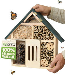 Zooprinz Insektenhotel Insektenhaus zum Aufhängen XXL 28,5 x 41 cm Vollholz, Tannenzapfen, Bambus, Holzspäne, Holzschlitz, Holz mit Löchern – Bild 1 von 5