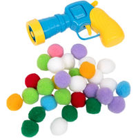 Produktbild von zooplus Basics Plüschball-Pistole für Katzen aus Kunststoff mit 30 bunten Plüschbällen